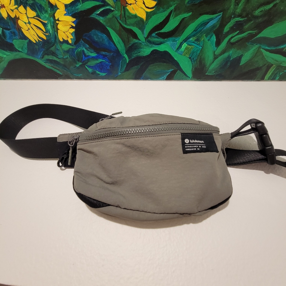 Lululemon Clean Lines Belt Bag